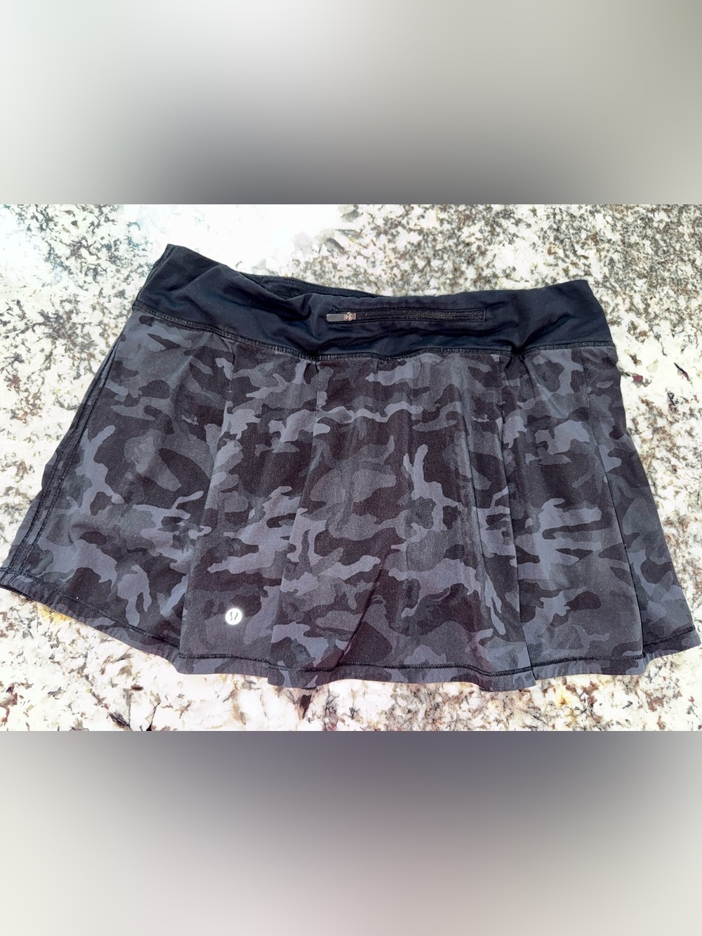 Lululemon Black/Grey Camo Pace Rival Skirt / skort size 12